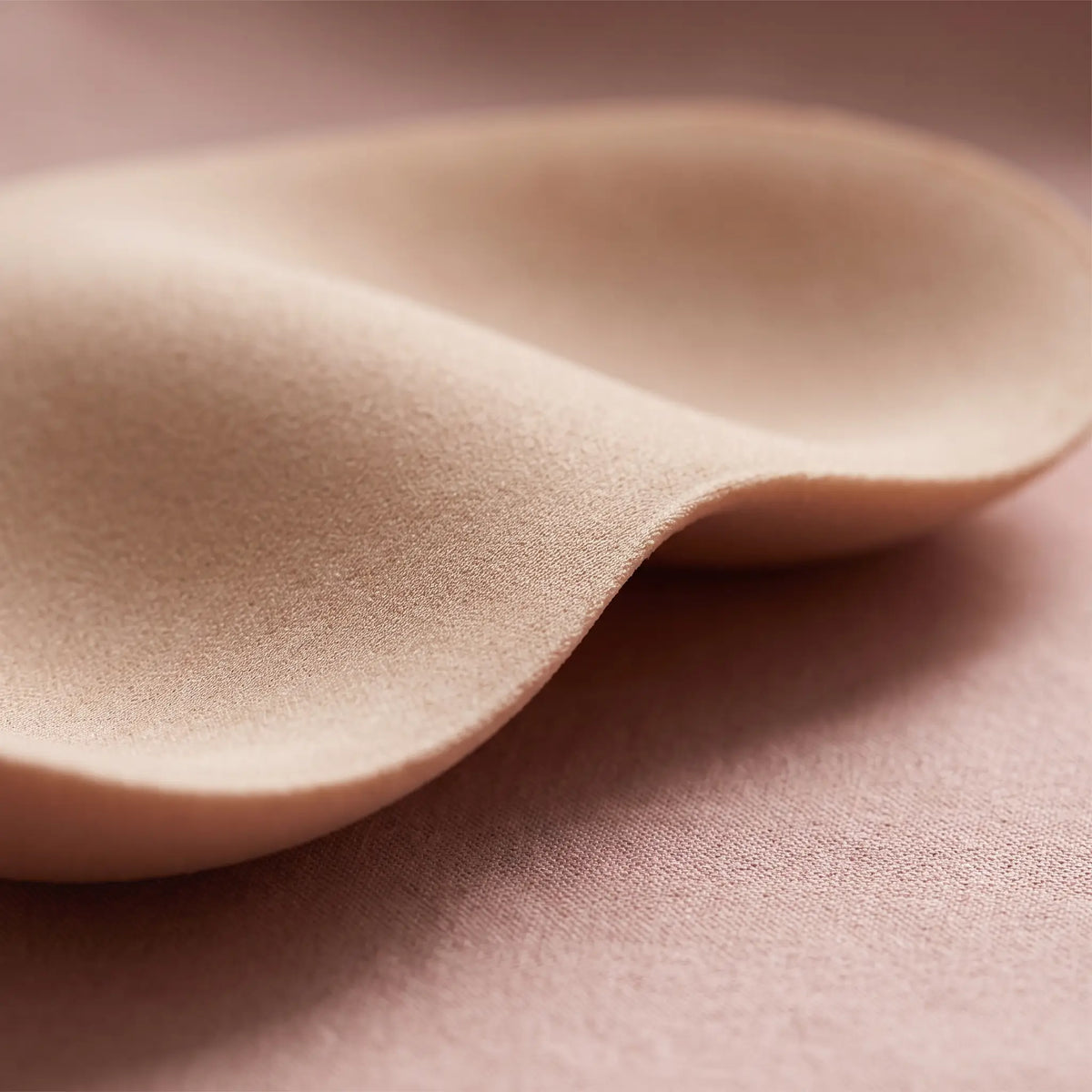 Close up of the curved upper edge of the Sweetheart insert