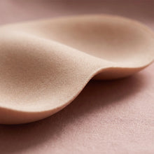 Close up of the curved upper edge of the Sweetheart insert